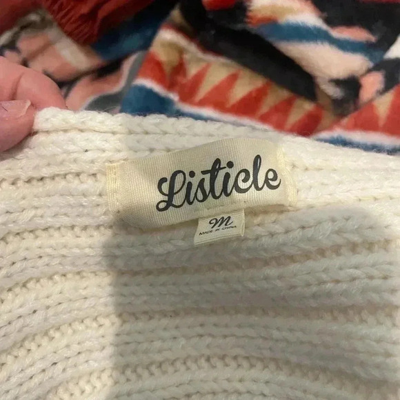 Listicle knit Sweater size medium - Picture 5 of 7